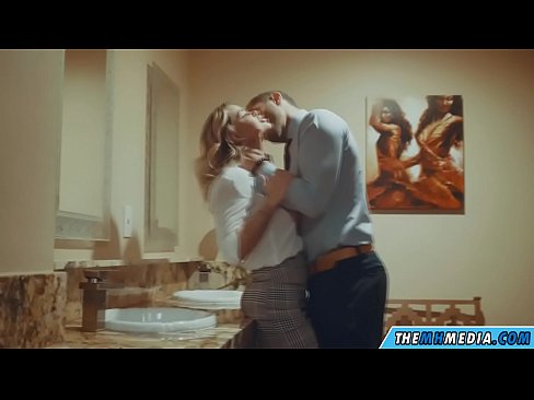 ❤️ Ketika seorang pirang berdada menggoda Anda di toilet umum ❤ Super sex di id.kassa-standupbar.ru ❤